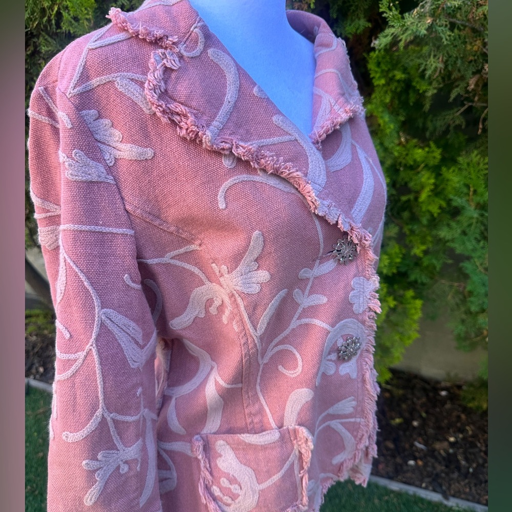 Bloomingdale's Pink Floral Acrylic Blazer/Jacket Fitted Design - Picture 2 of 7